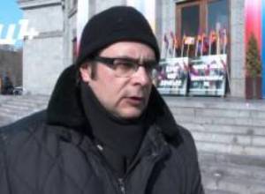 Ակտիվիստներին հաջողվեց Ազատության հրապարակում հովանոց տեղադրել