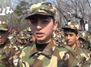 Երկրապահ աղջիկները տղաների հետ երդում տվեցին