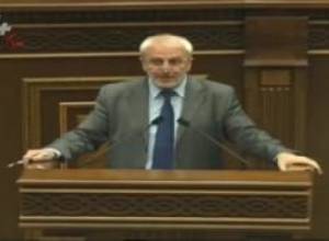 Լեզվակռիվ՝ Հերմինե Նաղդալյանի և Արամ Մանուկյանի միջեւ