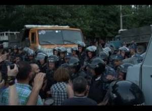 Ուղիղ. Խորենացի փողոցն այս պահին