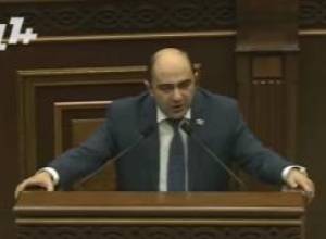 "Կան կուսակցություններ՝ 2 հոգով մտքի գիգանտներ են՝ ինքն ու իր սիրելի պեչատը"