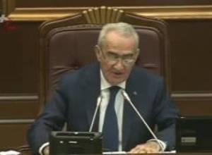 «Խնդրում եմ ձայները կտրել և լսել». Գալուստ Սահակյան