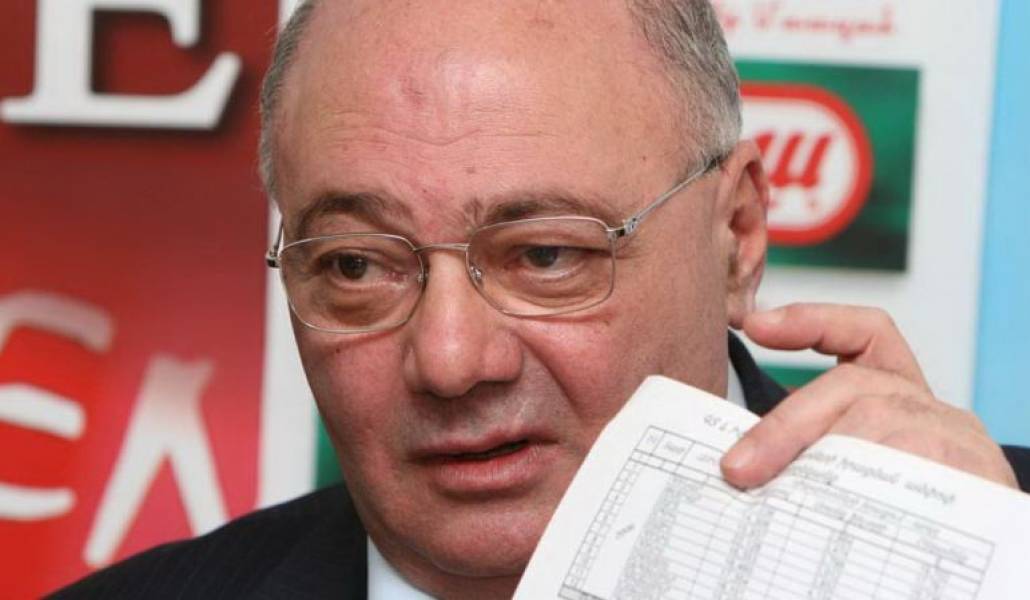 9033bfa492404db2151cc7de457657e6