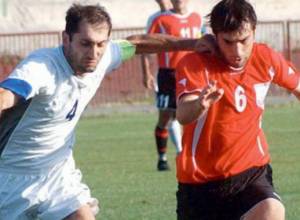Pyunik in the lead