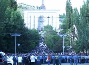 HAK rallies thousands near the Matenadaran