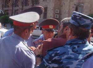 Scuffle in front of Armenia Marriott