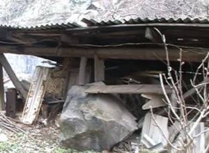 Stones fall down on houses