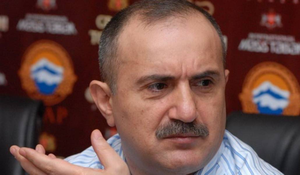 e99fd0d8f5646e5ee629a5561393c806