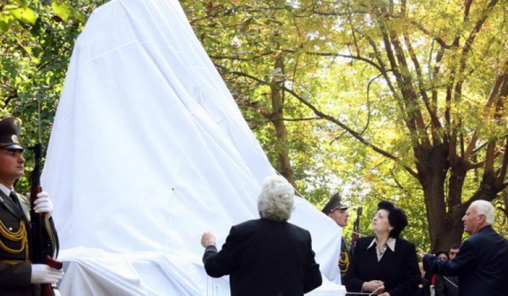 a0e0418f1db04c1d1180d9dc43aadb41