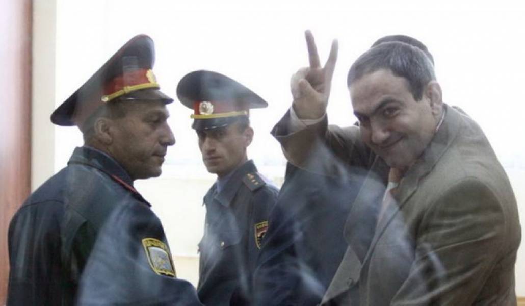 6c773eb9595b5772dd1d97945e23c801