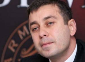 Calling Oskanyan out to the street