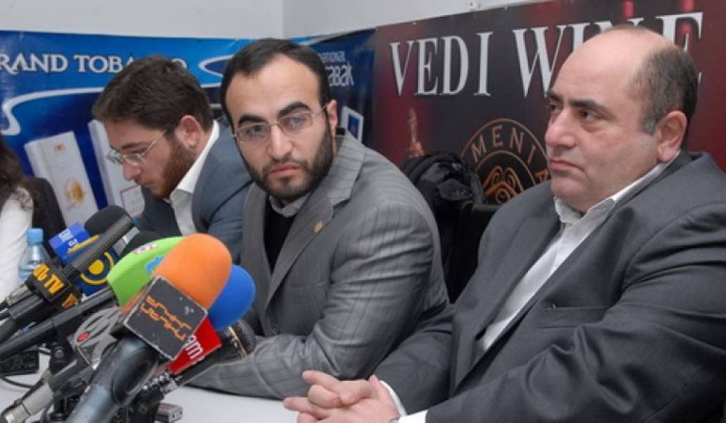 c5818fdfbe624d4934cd95a81648ba17