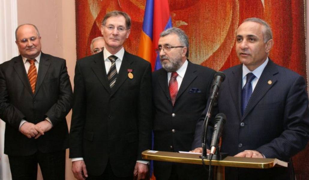 7fdaffdc5ed9046c8c60a3a37030c1f9