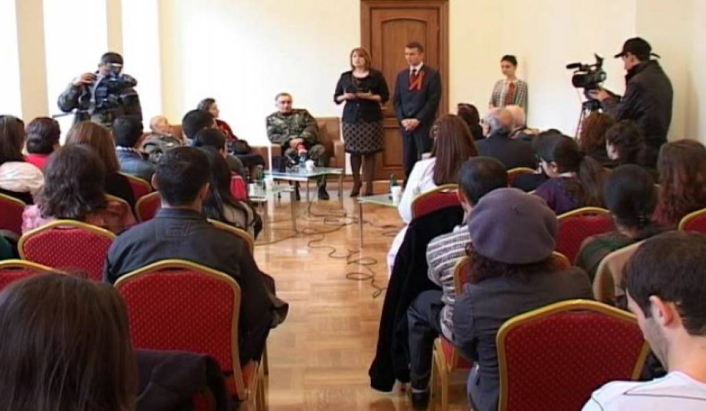 32a71f6f80a896536c446f6c80577741