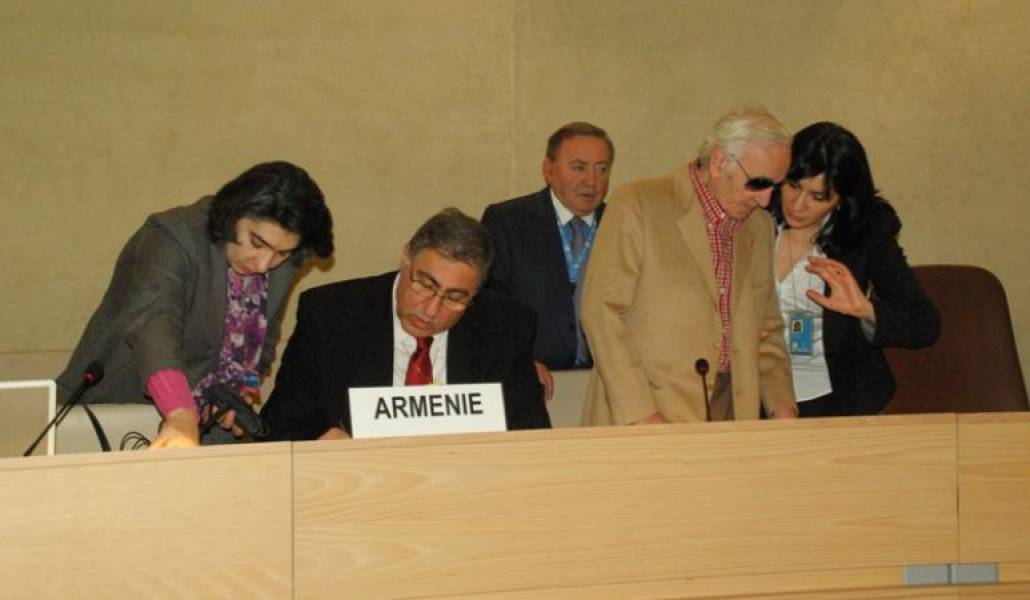 379aa9511b2b0d8322595fbc2a8e1b17