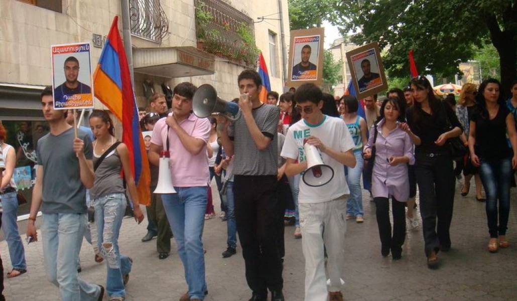 8afea2835bd3120e912d79a04d153feb