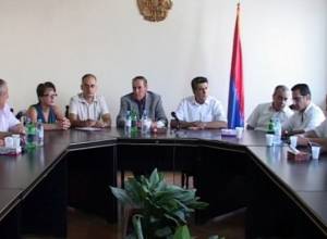 Levon Ter-Petrosyan chairs HAK meeting