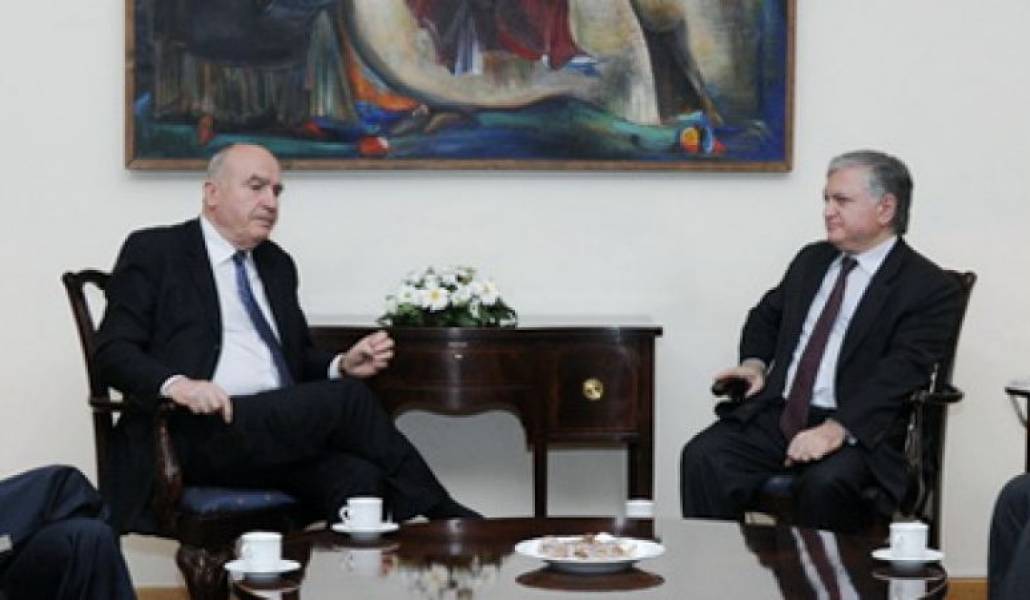 572199114e2250aae51b762545479384