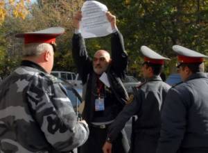 HAK supporters and police clash in Yerevan