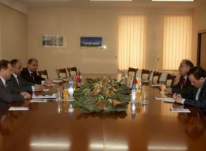 Minister Ohanyan awards outgoing Ambassador of Bulgaria