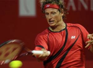 David Nalbandian reaches quarterfinals