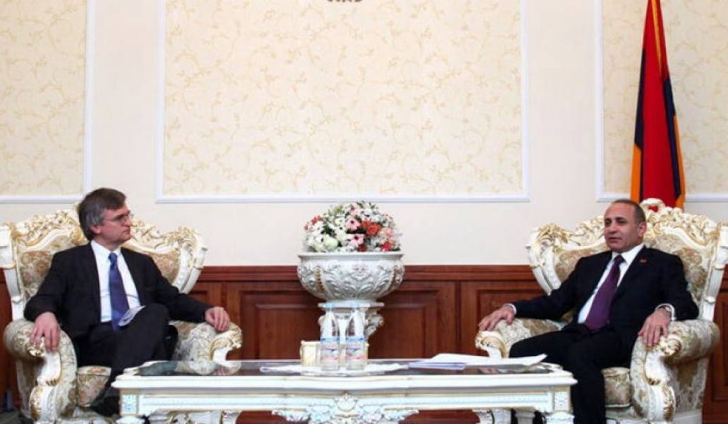 7bd05e4f6ef0f19b6aedce72409dae26