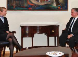 Karl Bildt to visit Armenia in April