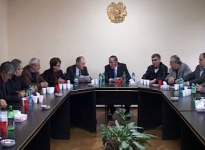 Levon Ter-Petrosyan chairs HAK sitting