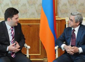 Serzh Sargsyan receives Georgian Defense Minister