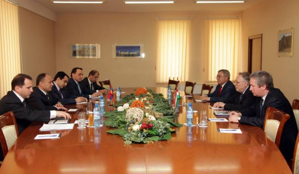 e97cae614cb04a4770a48e58793f21f6