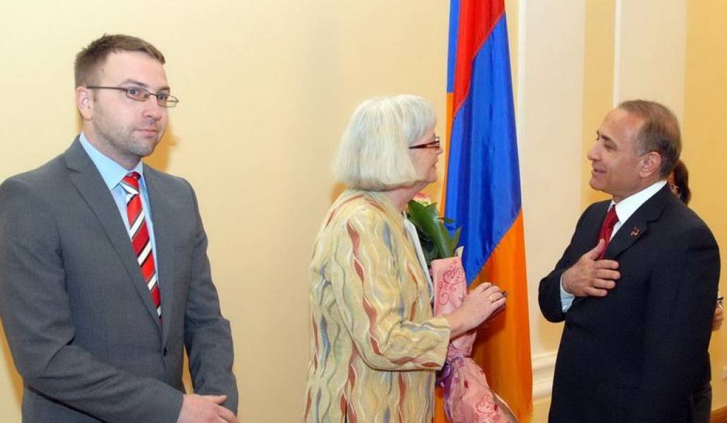 7f647c8177325b58fde1fa34025e4b5e