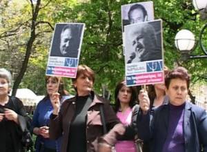 Demonstrators waiting for May 31