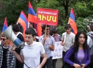 HAK activists prohibited from chanting “Levon, President!”