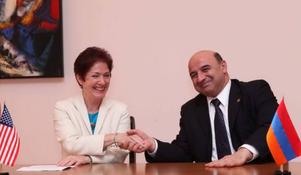 352879aec5341b21650d9fbf5ea32dd5