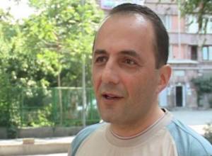 Political scientist: “Dialogue is the only option”