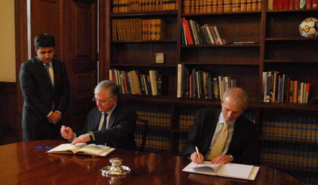 7613cae99b819f6c2b4aa24a69077f7a