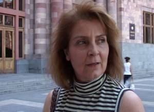 Opposition-government talks should focus on economic issues