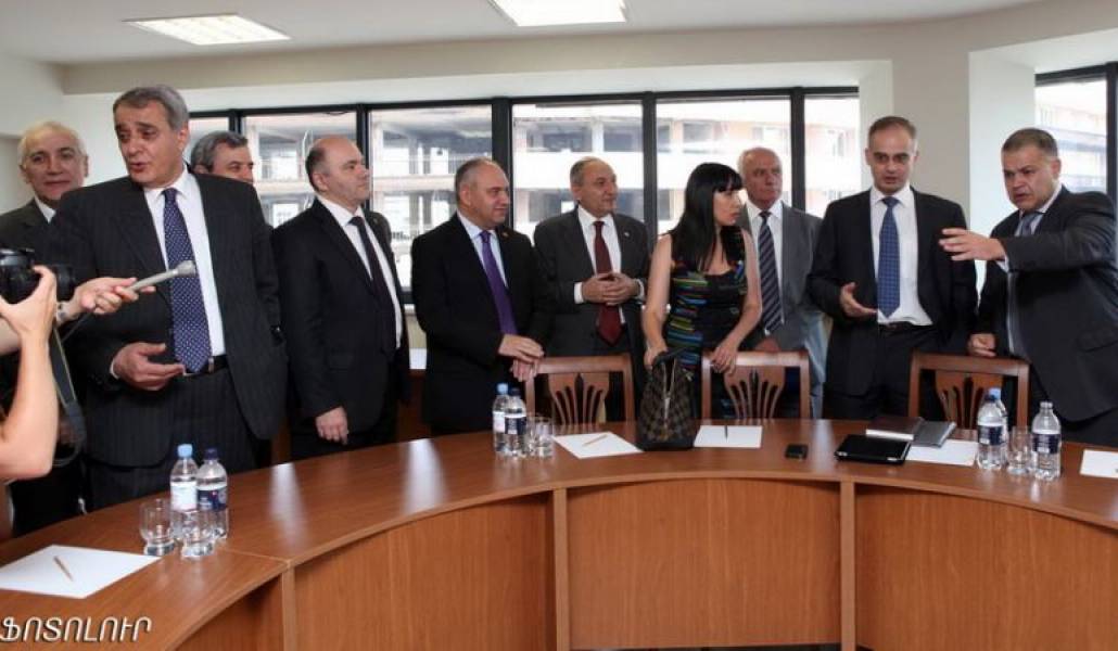 c645782f8fe1429128134df2c41c65f6