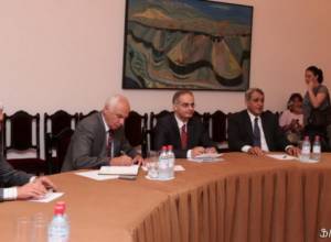 HAK demands presidential elections in October