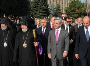 Serzh Sargsyan pays tribute to fallen soldiers