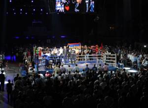 Vic Darchinyan beats Evans Mbamba