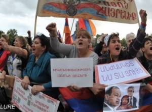 People screaming “Now” at square