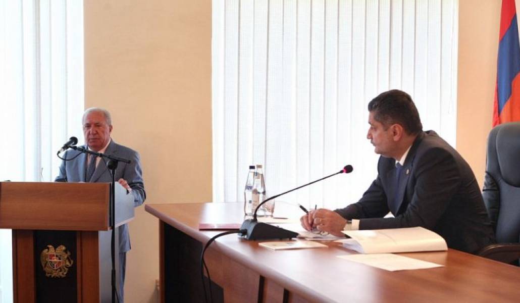 70f4aebc5a58219c9e749e85640d8cd9