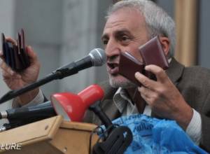 HHK and BHK members continue to turn in party cards