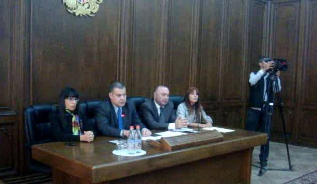 7738f0e390fe448287d94499fc15a2bc