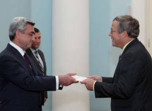 'Obama values Sargsyan's  resoluteness'