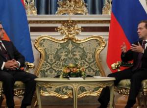 Sargsyan, Medvedev meet in Kremlin