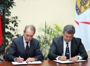 Yerevan is far from Paris, municipalities are near