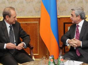 Serzh Sargsyan receives Paris Mayor