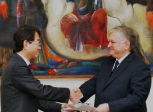 Armenian FM receives Japanese Ambassador